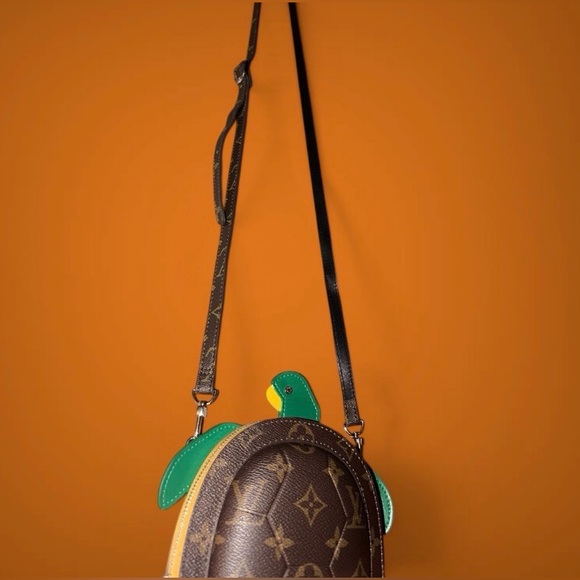 LV classic & reverse Monogram Green Sea Turtle Bag + adjustable Crossbody strap - Picture 2 of 10